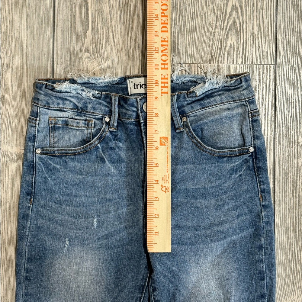 Tricot Denim Crop Fray Hem, Size 5/26, Medium-Light Wash, Distressed, Mid Rise - Picture 5 of 8
